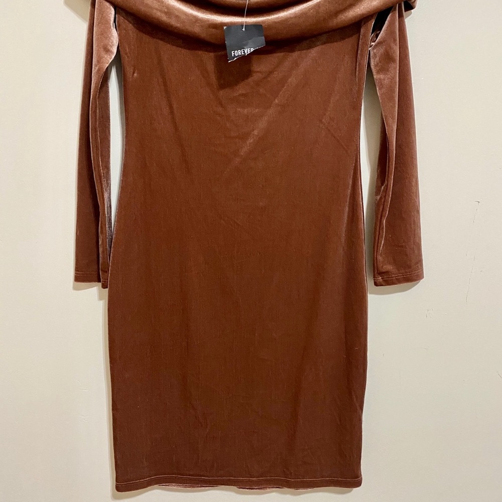 Velvet material. Off the shoulders, long sleeve.